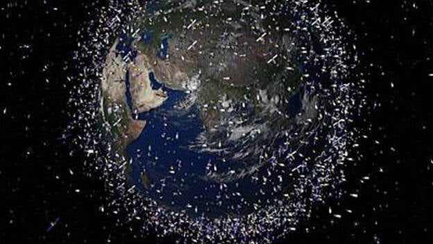 La basura espacial continúa creciendo y roza los 17.400 desechos orbitando alrededor de la Tierra
