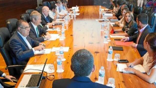 Los sindicatos se plantan en contra de la ley del suelo