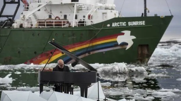 El pianista Ludovico Einaudi se une a Greenpeace para proteger el Ártico