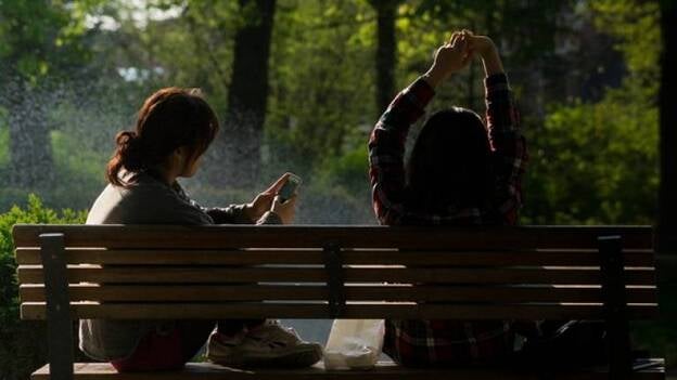 La mitad de los españoles no desconecta del 'smartphone' en vacaciones