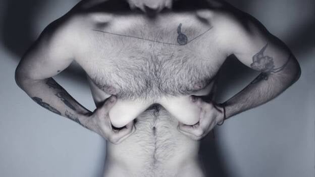 Pleamar se recrea en el desnudo masculino