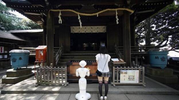 Hacer vida con un robot, la historia de Tomomi Ota y su inseparable Pepper