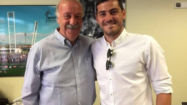 Casillas se reconcilia con Del Bosque "¡25 años juntos y los que nos quedan!"
