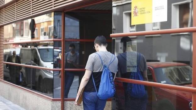 El número de parados de larga duración menores de 25 años se ha multiplicado por seis desde 2008