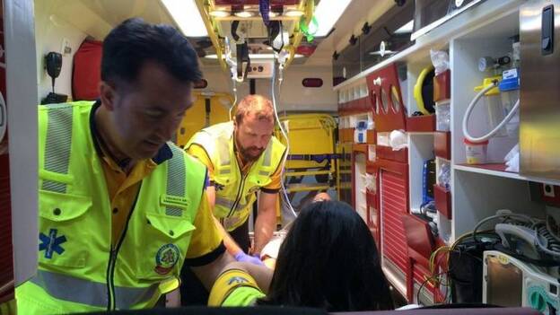 Una mujer de 18 años da a luz en plena calle en Ciudad Lineal