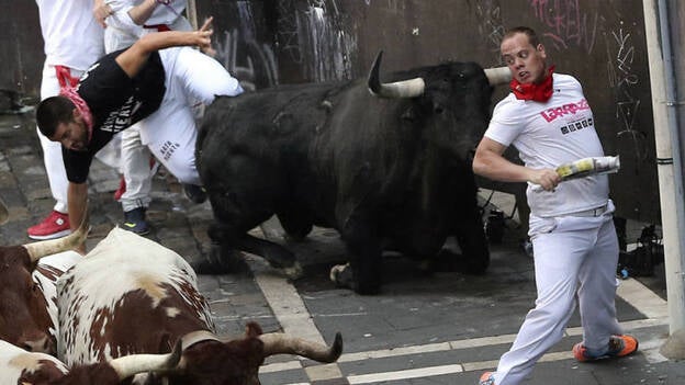 Seis heridos por asta de toro en un segundo encierro largo y muy peligroso