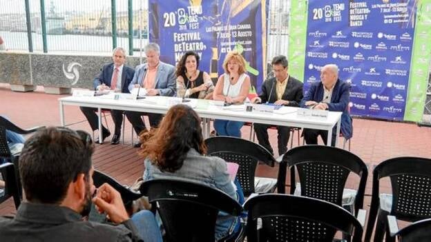 "Carmen" se va al puerto a cantar entre contenedores