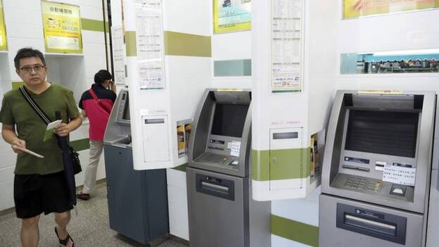 Unos ladrones logran que cajeros automáticos en Taiwán "escupan" millones