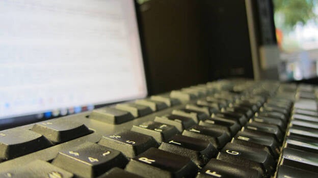 El 70% de alumnos de 10 a 14 años cree que la piratería es mala y solo el 40% diferencia siempre el contenido ilegal