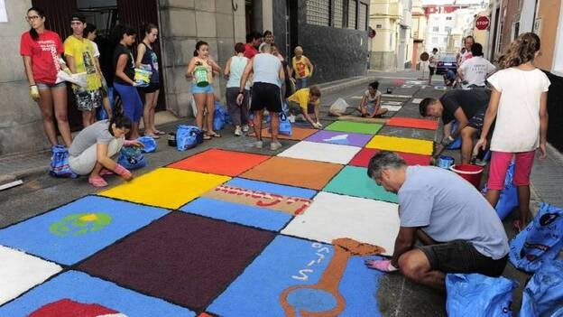 La Isleta se llena de color ante la Virgen del Carmen