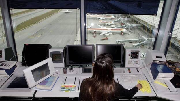 Vueling mejora la puntualidad y no prevé cancelaciones ni reprogramaciones para la salida de agosto