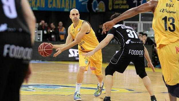 Albert Oliver se queda una temporada más