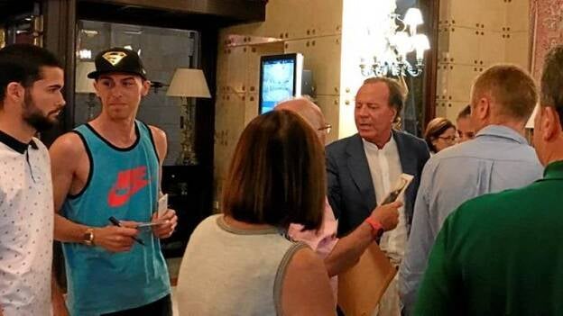 Julio Iglesias canta esta noche ante más de 6.000 incondicionales