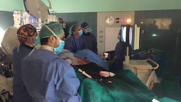 Implantan una endoprótesis a paciente con aneurisma toracoabdominal