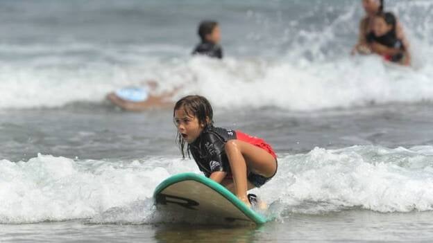 Amigos sobre las olas de La Cícer