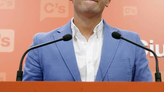 Rivera presiona a Sánchez para que se abstenga y se ofrece a "echar un cable"