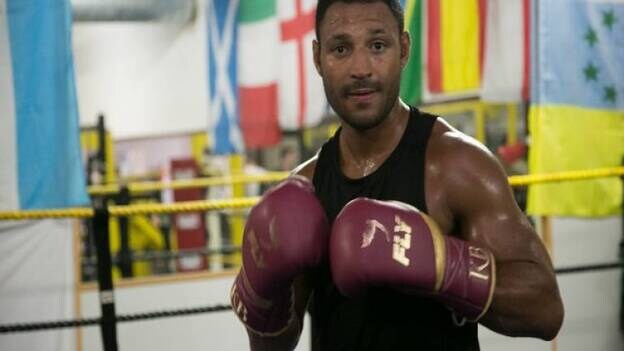 El rey del boxeo aterriza en la Isla para preparar el Mundial