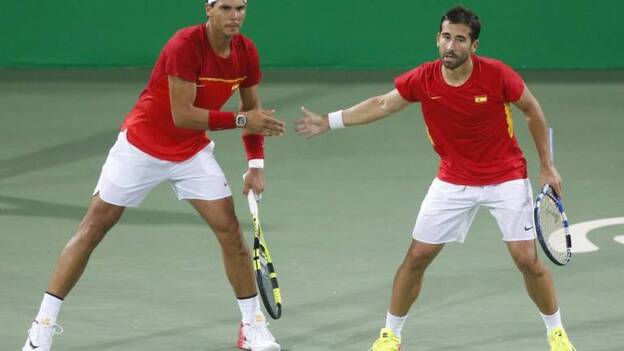 La pareja Rafa Nadal-Marc López roza la medalla tras arrasar a Marach y Peya
