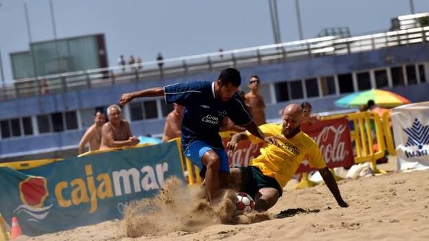 Pistoletazo de salida del Campeonato de Canarias de Fútbol Playa en Las Canteras