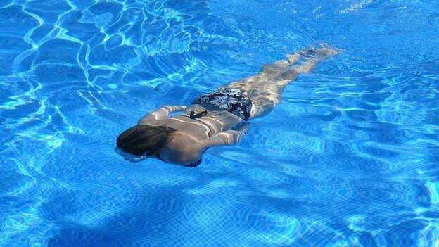 La natación ayuda a aliviar el dolor y mejorar la calidad de vida de pacientes con fibromialgia