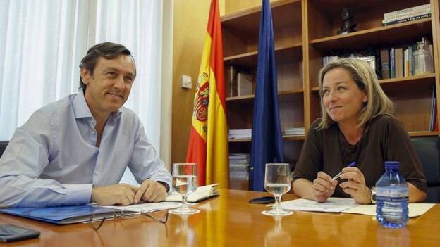 Oramas dispuesta a apoyar a Rajoy, pero "no va a ser voto de adhesión"