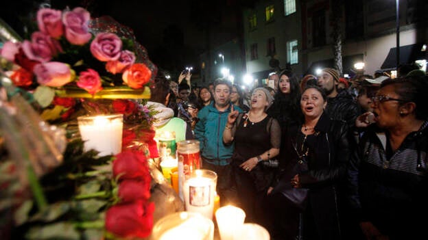 Shaila Durcal, Alejandro Sanz o Raphael se despiden de Juan Gabriel "Perdemos un gran ídolo"