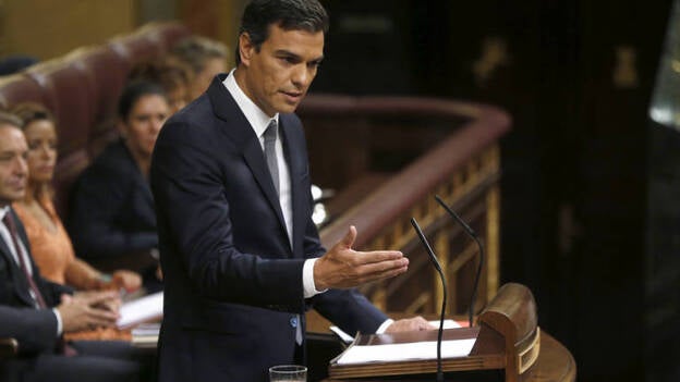 Sánchez: "No puede orientar la regeneración el líder de un partido imputado"