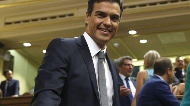 Sánchez a Rajoy su gestión se resume en recortes y más recortes