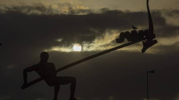 El mes comienza con un eclipse solar, visible en España solo en Canarias