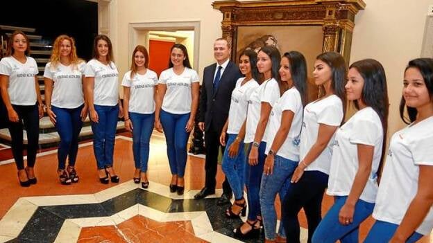 Hidalgo no prevé más cambios en los horarios comerciales