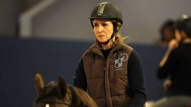 La Infanta Elena sufre una caída cuando practicaba equitación en La Zarzuela