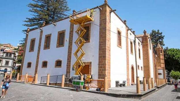 El anfitrión se pone el traje de gala