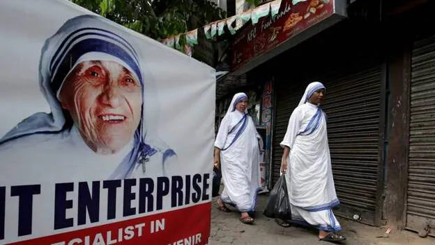 Teresa de Calcuta, la monja que se convirtió en "santa de las cloacas"