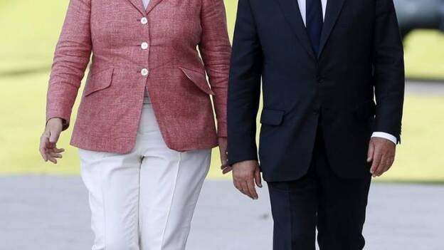 Hollande deja entrever que se presentará a su reelección en 2017