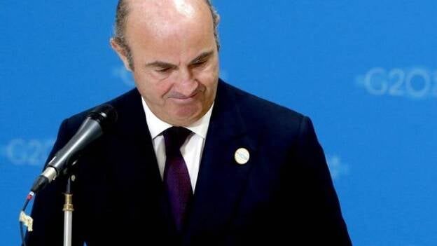 De Guindos se muestra dispuesto a ir al Congreso "lo más rápido posible"