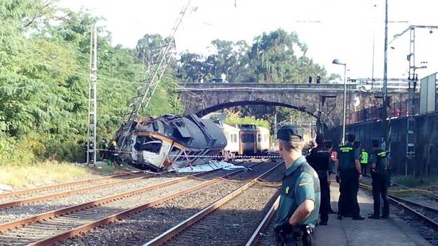 Al menos cuatro muertos y varios heridos al descarrilar un tren de pasajeros en O Porriño