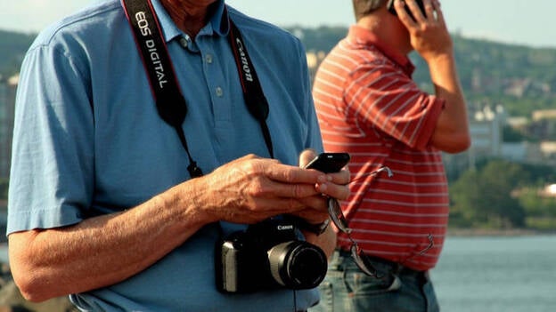 Bruselas retira su propuesta de limitar el 'roaming' gratuito a 90 días por año