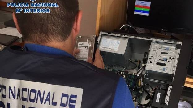 Detenido un hombre que intercambiaba pornografía infantil a través de chats encriptados