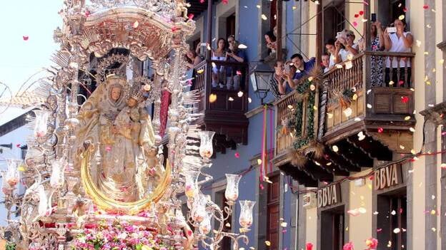 5.000 personas en la procesión del Pino