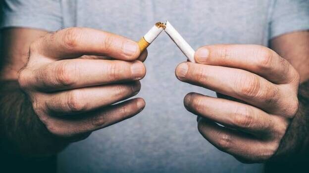 Fumar un cigarro por las mañanas aumenta las probabilidades de desarrollar cáncer oral o de pulmón