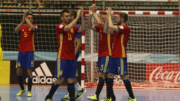 España vence a Irán y muestra su firmeza