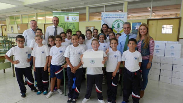 Los alumnos del IES Teror reciben material escolar gratuito