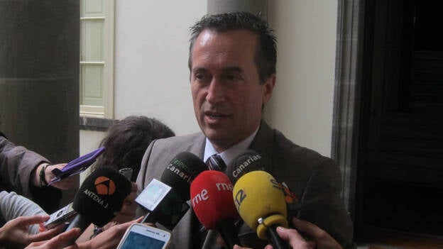 CC inicia contactos "discretos" con José Miguel Pérez para convocar mesa del pacto antes del Comité Regional del PSOE