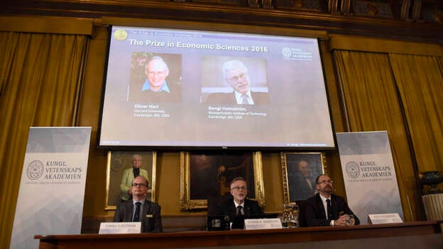 Británico Oliver Hart y finlandés Bengt Holmström, Nobel de Economía 2016