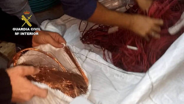 Acusan a 14 empleados de una empresa de robar cobre de la reforma de un hotel