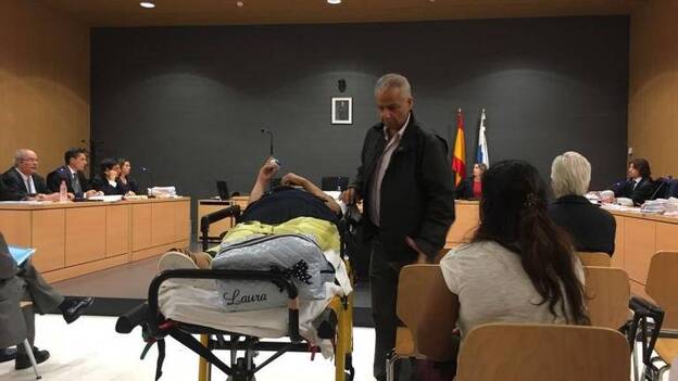 Acude en cama al juicio por la caída que la dejó parapléjica en el 2003