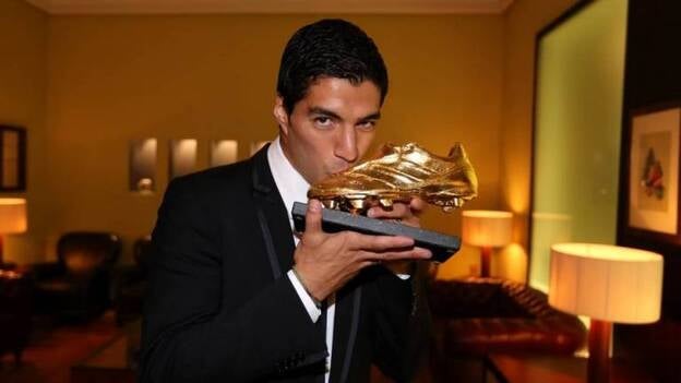 Luis Suárez recibe la Bota de Oro: "Tiene mucho mérito y Messi y Neymar son partícipes"