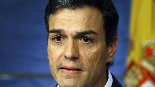 Pedro Sánchez dimite como diputado muy emocionado