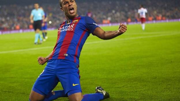 Rafinha desatasca a un Barça perezoso