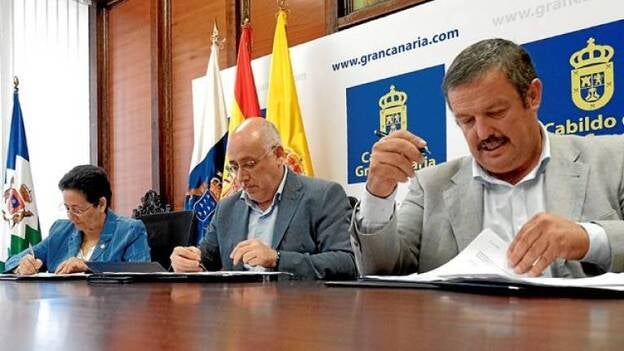 El Cabildo invierte más en el uso del lodo de las depuradoras para abono